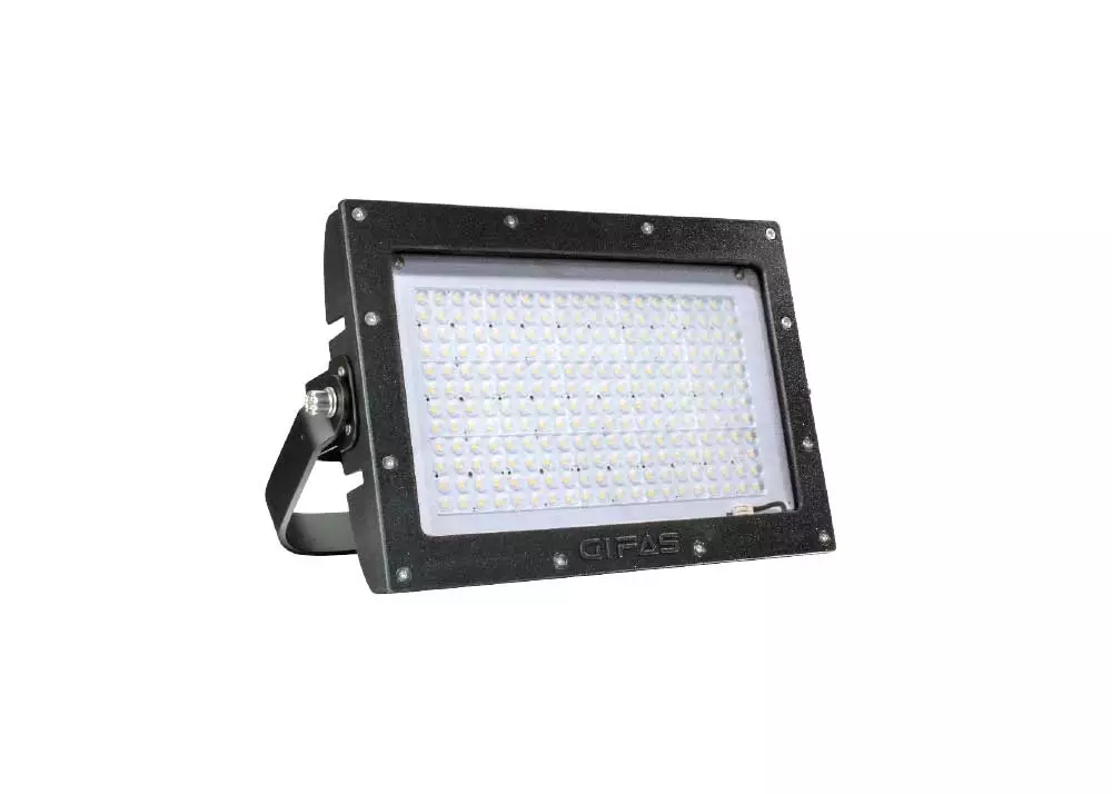 AlphaLUXX LED-Strahler mit asymmetrischen und symmetrischen Abstrahlwinkeln. LED-Strahler mit 80W bis 120W.