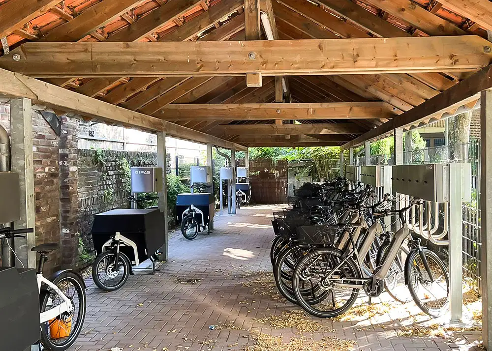 E-Bike Ladestation E760 mit Schließfächern aus V2A_Edelstahl für Städte, Kommunen und Unternehmen